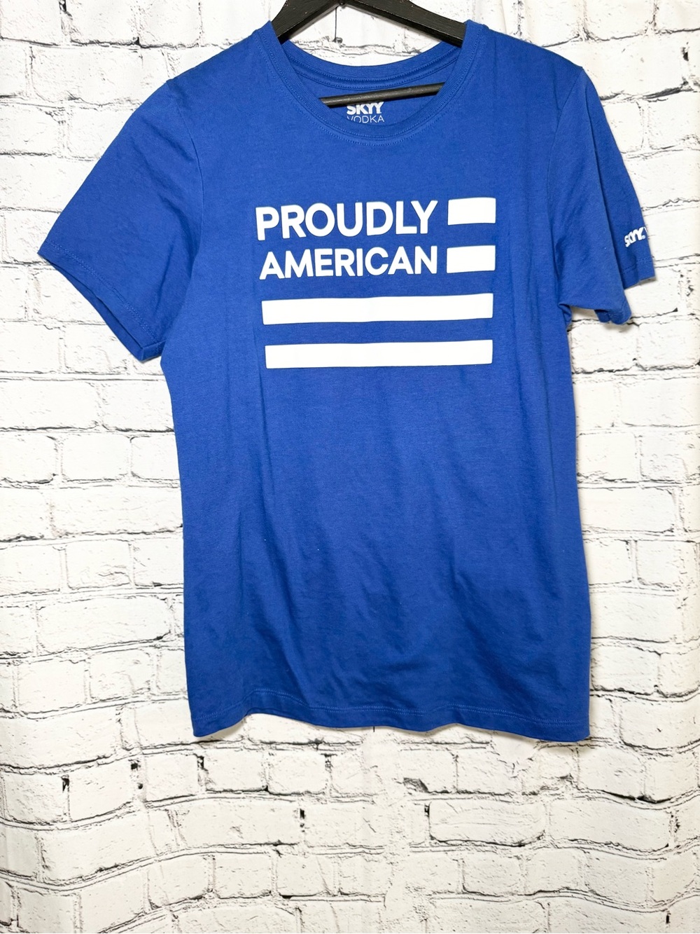 Blue graphic Tshirt. Size S
